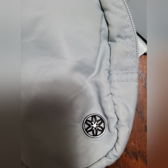 Gaiam Waist Pack-Sidekick - Picture 2 of 8